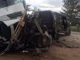 Вантажівка у Криму протаранила авто ремонтників дороги (фото)