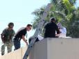 Розбір в польоті: У Мексиці з літака викинули трьох чоловіків (фото)