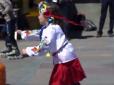 В окупованому Севастополі маленька учасниця ролер-фестивалю прийшла в українському костюмі (відео)