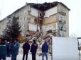 На сплячих людей: У Росії обвалилася частина багатоповерхового будинку (фото)