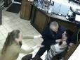 З архіву ПУ. Друг Киви погрожував перерізати горло дівчині-офіціантці (відео)