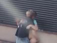 З архіву ПУ. Навпроти церкви: Парочка на Закарпатті зайнялася сексом, стоячи серед вулиці (відео 16+)