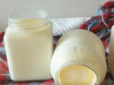Домашній йогурт з натурального молока просто у каструлі - потрібно додати лише один інгредієнт