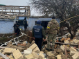Приховати злочин не вдалось: Окупанти розстріляли людей у будинку на Херсонщині, а потім підірвали його (фото)
