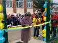 Мати загиблого воїна ЗСУ віддала гроші від держави на будівництво спортмайданчика для дітей